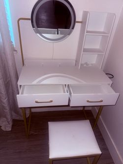 White/gold vanity