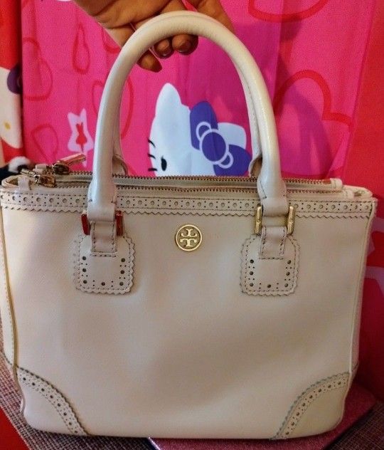 Exciting Offer! Almost New! Tory Burch Cream Leather Tote/Purse!