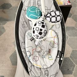 4moms Mamaroo Baby Swing With Newborn Insert 