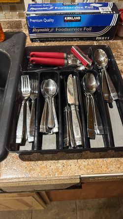 42 Pc Cutlery Set/ W Kitchen Aid Can Opener