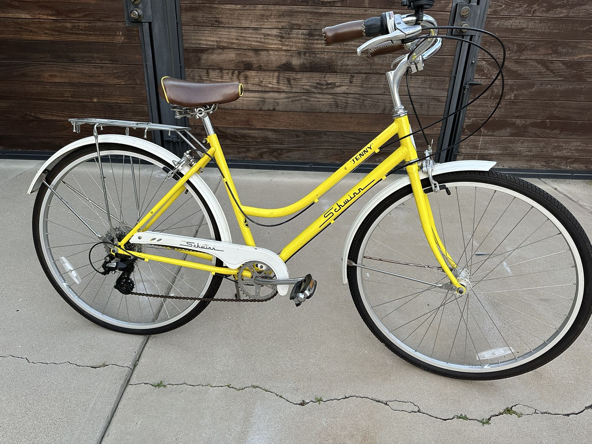 SCHWINN Jenny 7 Speed Step Thru Fendered Utility Bike for Sale in Long Beach CA OfferUp