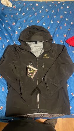 Size XL Arc’teryx Alpha SV Jacket 24K Black