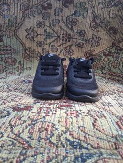 Nike Kid's Air Max Invigor Sneaker Toddler Shoes (Black/White) Size 5c