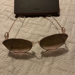 Women Fendi sunglasses 