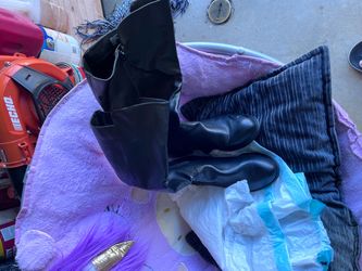 Boots size 8-5