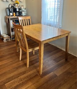 Kitchen table and (4) chairs