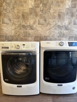Maytag set gas Laundry