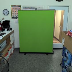 Collapsible And Retractable Green Chroma Key Screen With Built-in Aluminum Carry Case Photo Studio Video