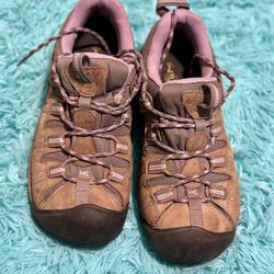 Women’s Keen Hiking Shoes Size 8.5