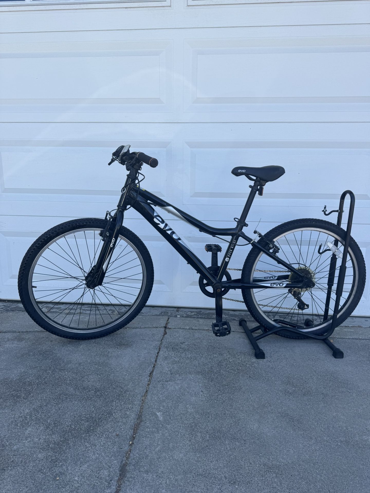 Evo Mountain Bike – Medium Frame / 24” Wheels