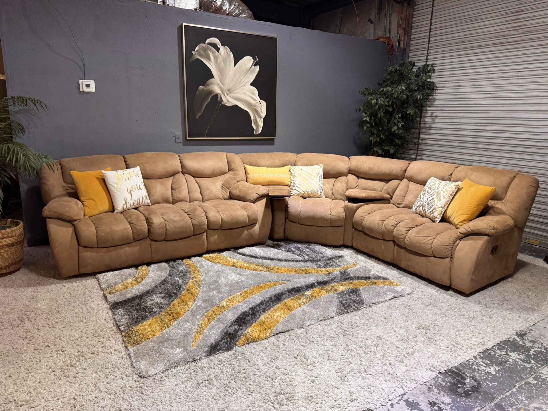 Very Large Lane Furniture Reclining Sectional Couch With Center Chair Massage