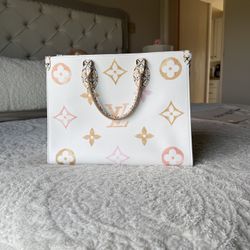 Louis Vuitton Purse - OnTheGo MM in Monogram Canvas in Beige
