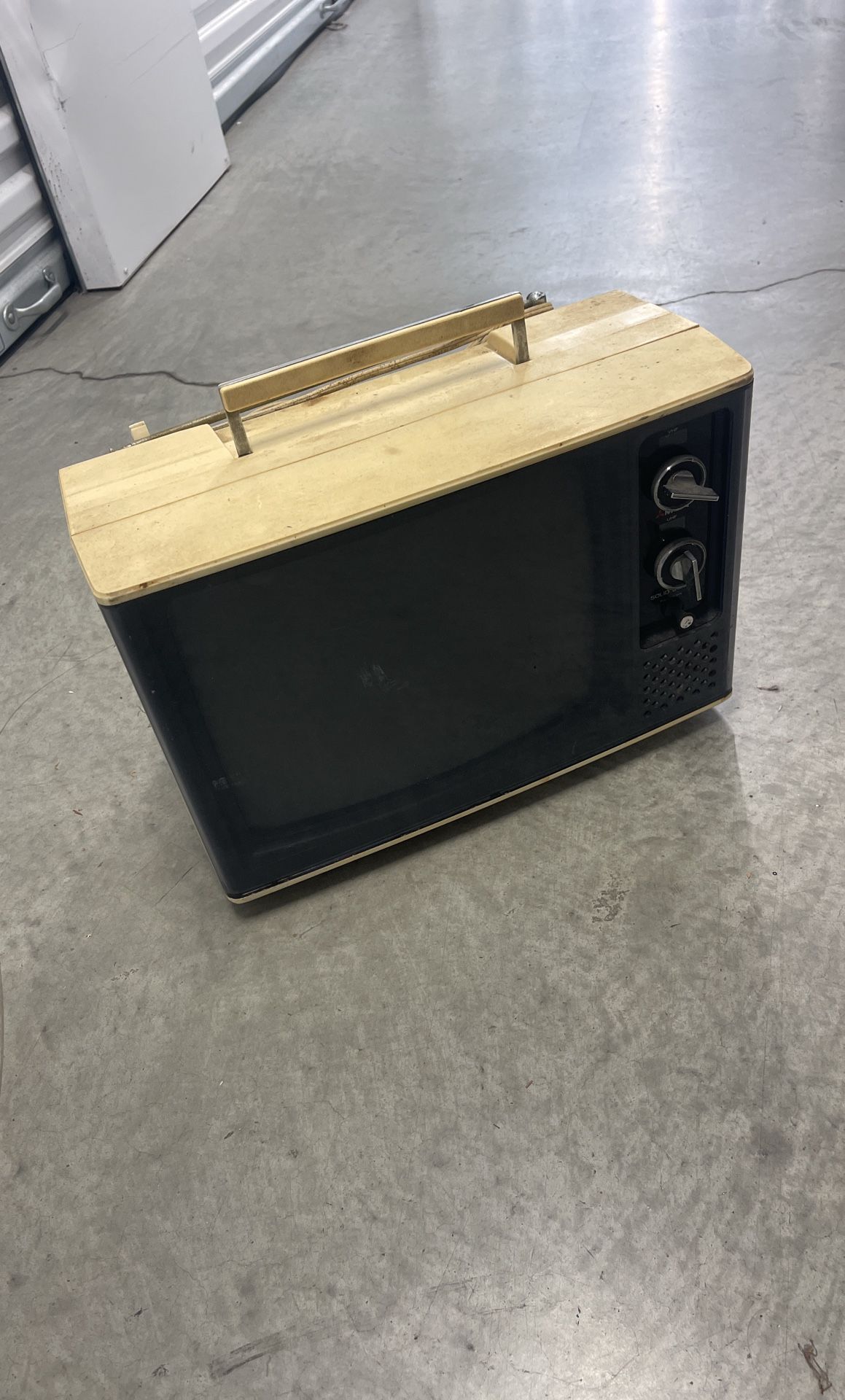 Old TV Black And White 14” Working