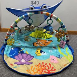 Bright Starts Disney Baby Finding Nemo Mr.: Ray Ocean Lights & Music Gym