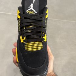 Air Jordan 4 Retro “Thunder”