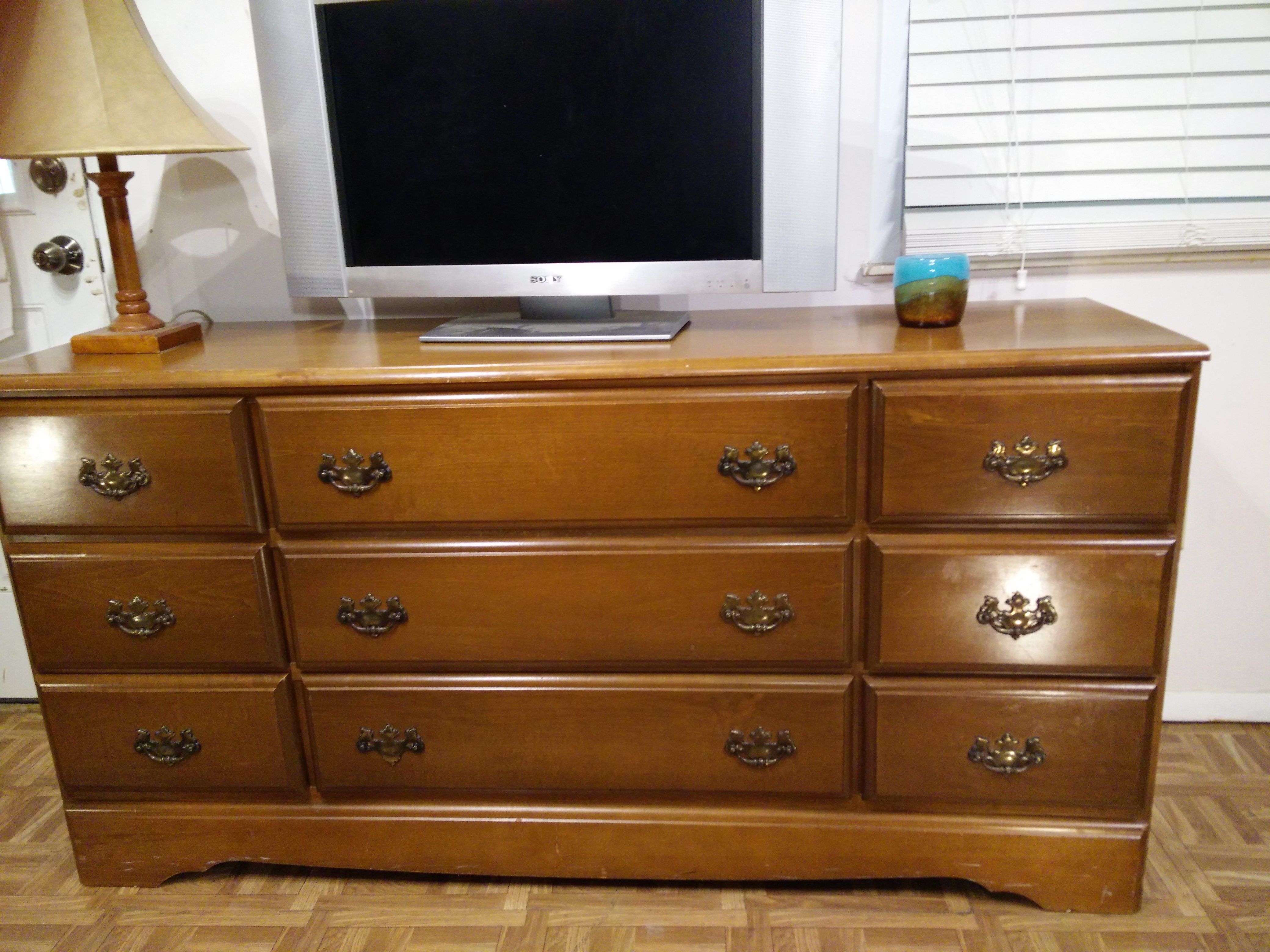 Nice solid wood dresser/ buffet/ TV stand in very good condition, all the 9 drawers sliding smoothly