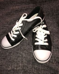 Converse Women Size 6 US