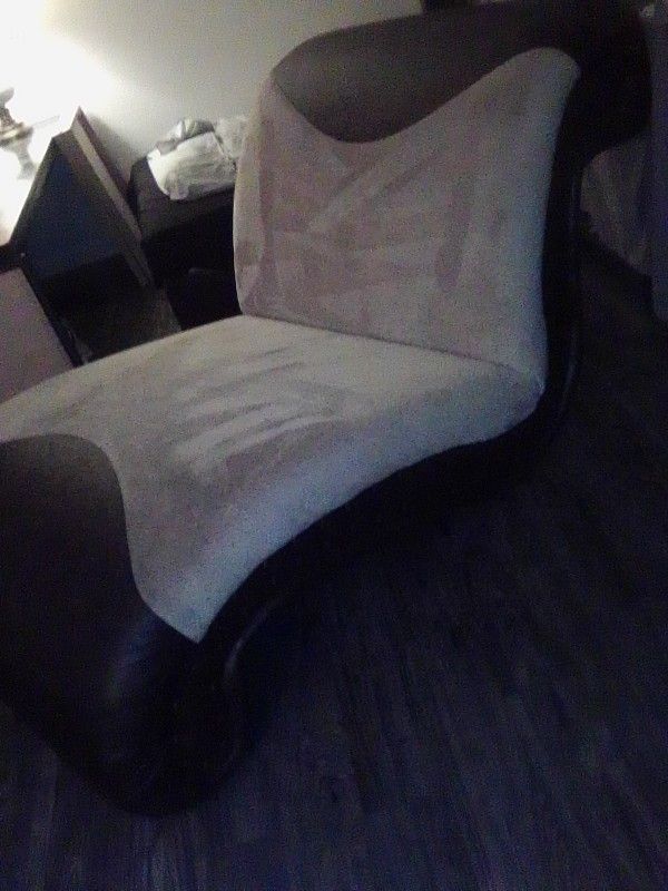 Slay Lounge Chair