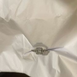 Women’s Diamond Engagement Ring