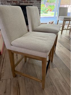 4 Off white counter stools