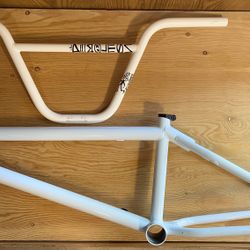United Alex Valentino  BMX Frame / Demolition Kevin Peraza BMX Handlebars 