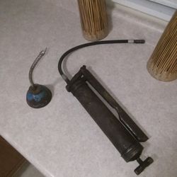 GREASE GUN AND THUMB PUMP OILER