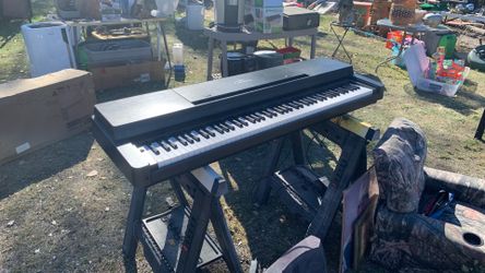 Yamaha CLAVINOVA piano