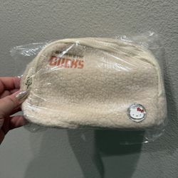 Hello Kitty Anaheim Ducks crossbody bag