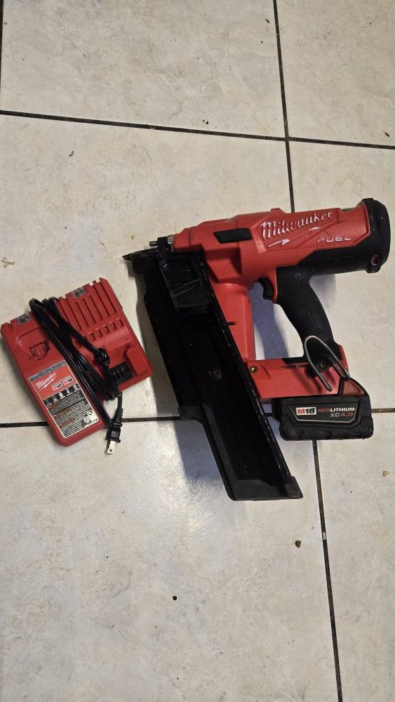 Milwaukee M18 FUEL Cordless 30 Degree Framing Nailer,