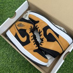 New Jordan 1 “Desert Ochre” Size 5.5Y