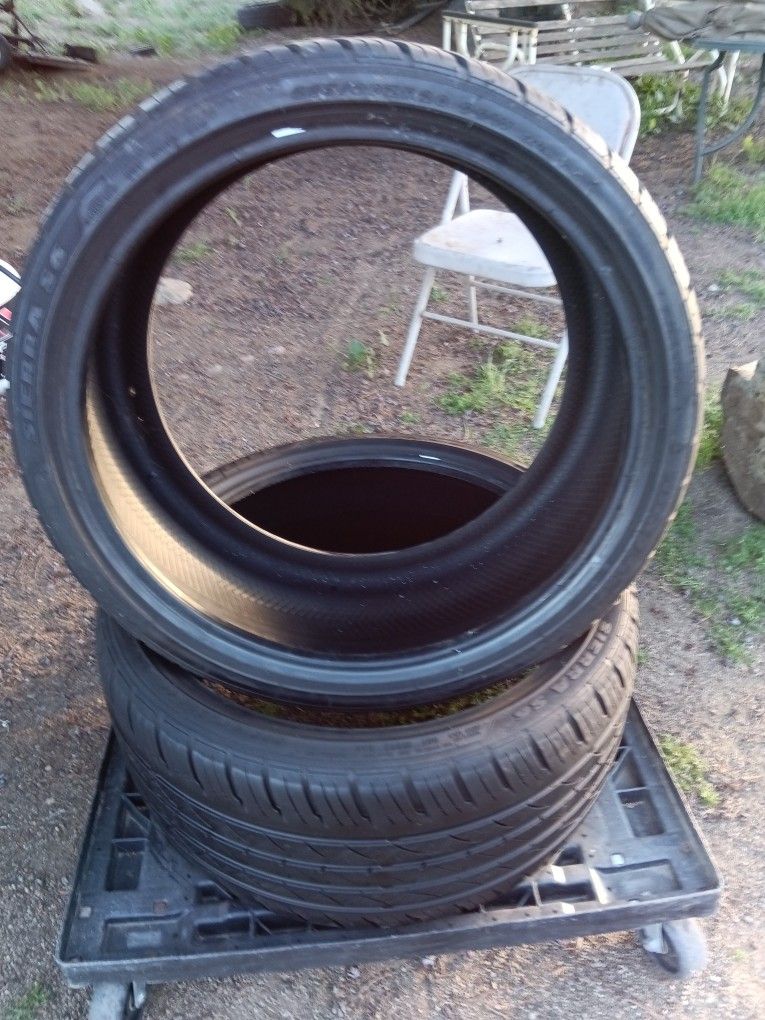 285/30/20 Sierra Maxtrec Tires Only 2 Tires $120