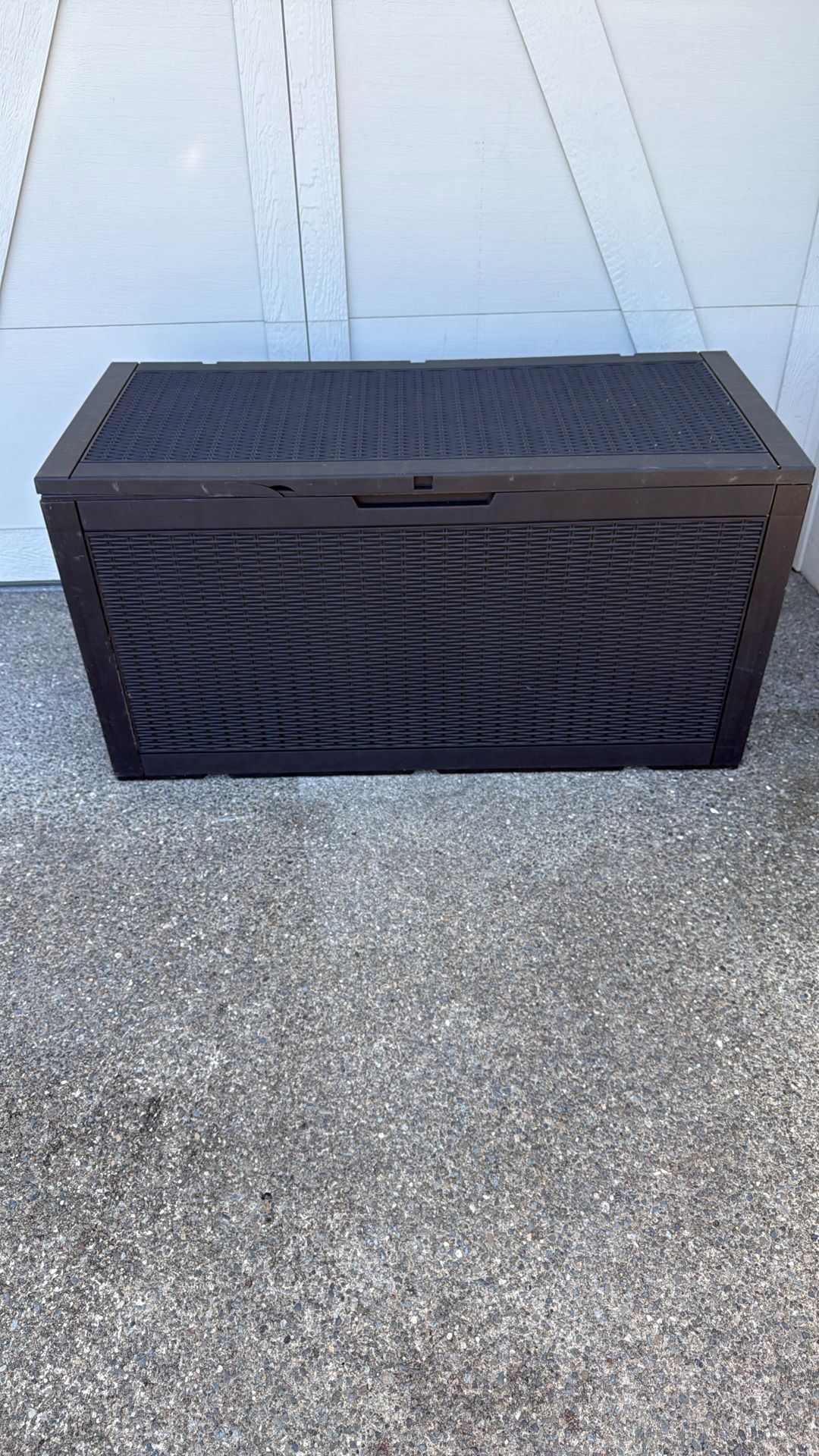 PENDING PICK UP. FREE!!! 🔳 DECK BOX 🔳