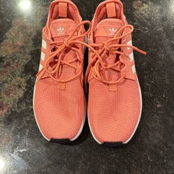 Adidas Coral Women’s 6 Sneaker