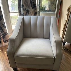 Modern Gray Accent Chair – Stylish & Comfy!