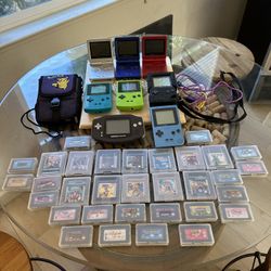 Nintendo Game Boy’s (8) 32 games 2 chargers sync cord and pokemon case all work great shape !!