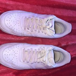 White Nikes Size 10.5 In Men They’re Used 
