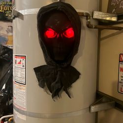 Hanging  Sound Activated Skeleton Lights Up And Several Sayings And Laughs 