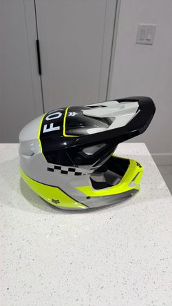 Fox Racing V1 Youth Motocross Helmet – Size YL (52-53cm) – Gray/Yellow/Black – Used Like New