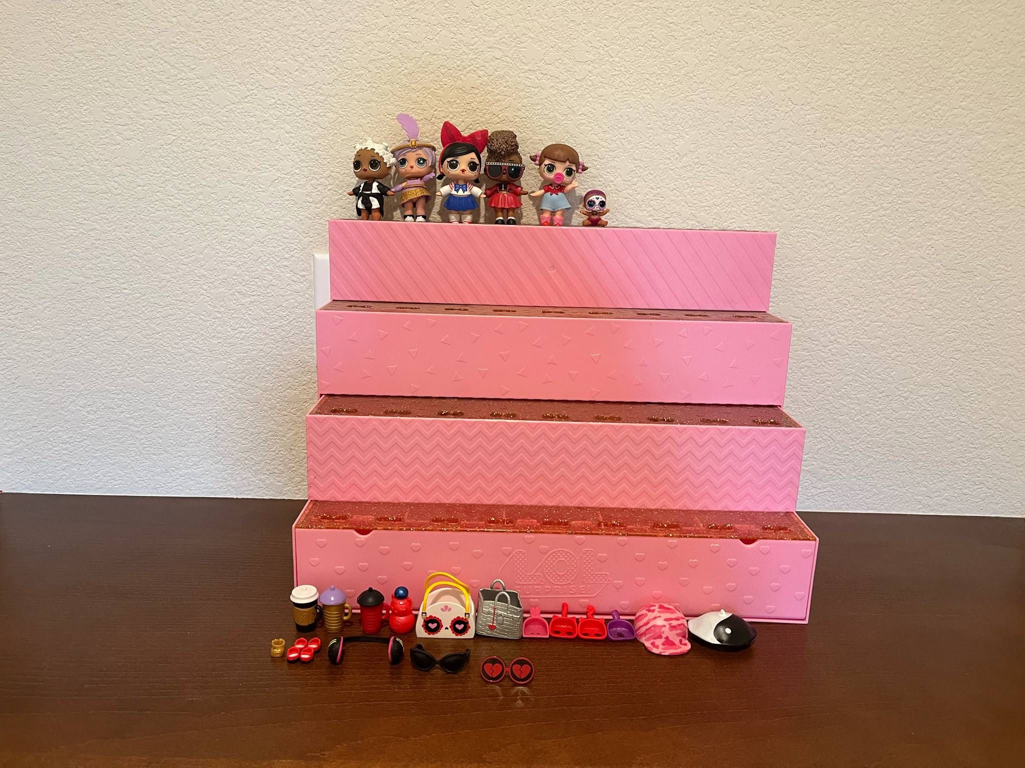 LOL Surprise 3 in 1 Doll stand/Pop-up store and Carry Case