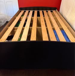 Wood full size bed with 6 drawers each side mattress included