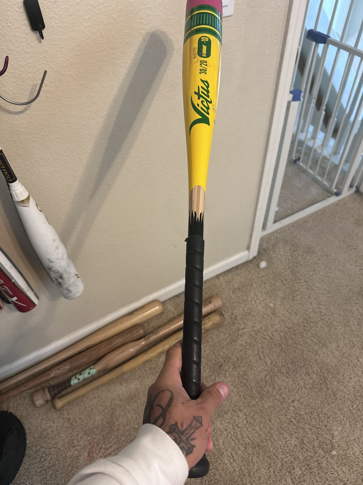 Victus pencil ✏️ Bat