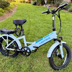 Lectric XP 3.0 Step-Thru Electric Bike / Lots Of Extras! IN EXCELLENT CONDITION! WHITE - LIGHTLY USED - ONLY 47 MILES!