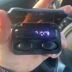 bluetooth wireless earbuds with wireless charger base
