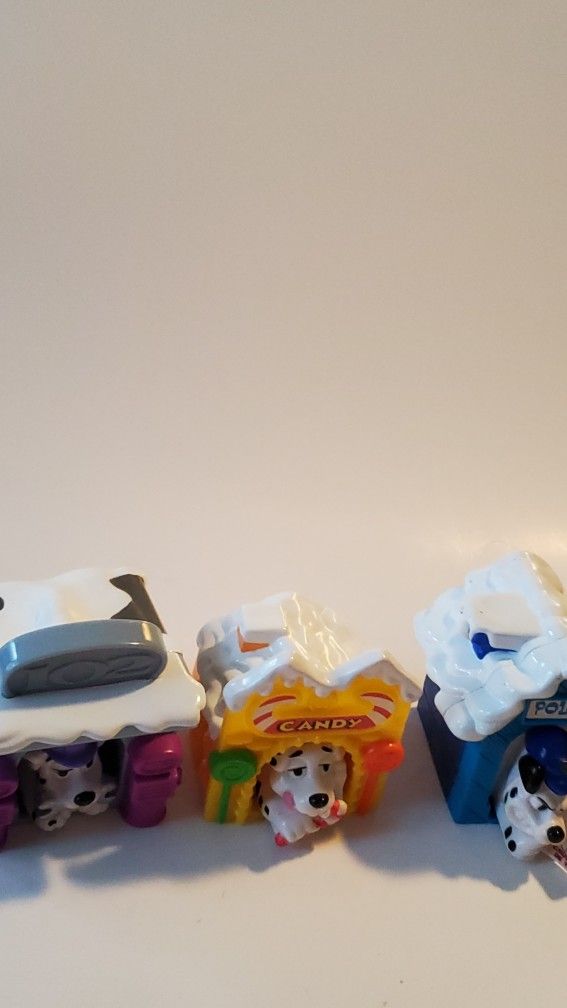 101 102 Dalmatians Toy Figurine: 3 Dog Houses