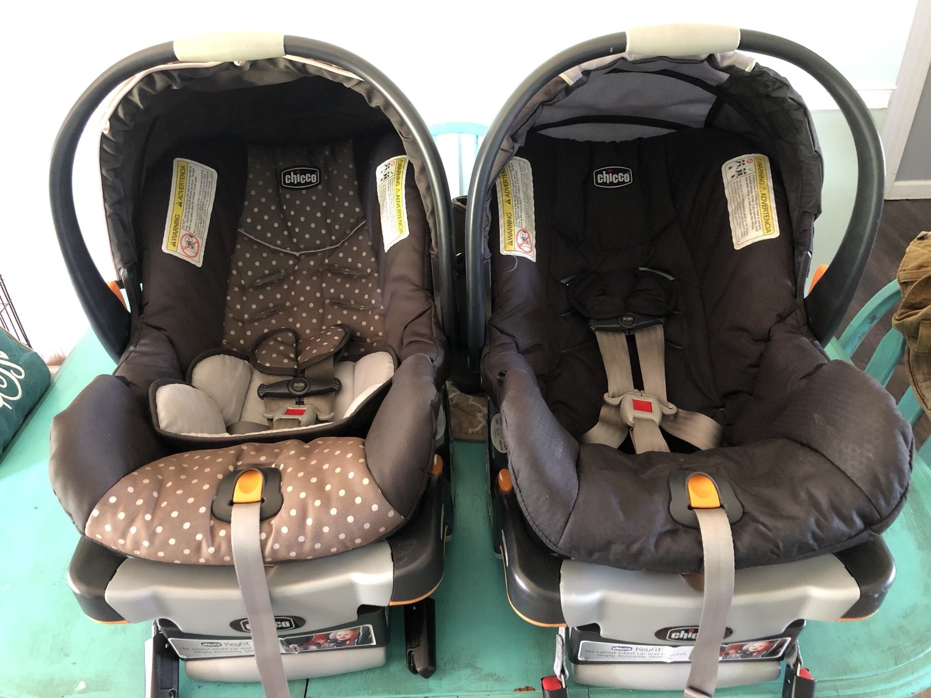 2 Chicco KeyFit 30 Infant Car seats and bases