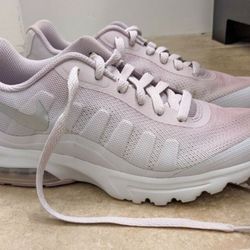 Nike Air Max Ladies Invigor Sneakers / Size - 9. Color - Pink/White