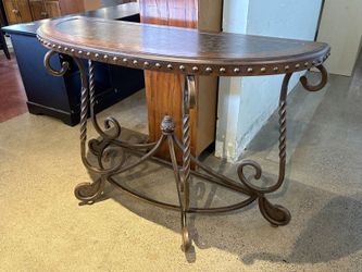 ASHLEY Rafferty Half Moon Sofa Table