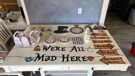 Alice in Wonderland Birthday Decor
