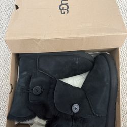 Women Uggs Size 9