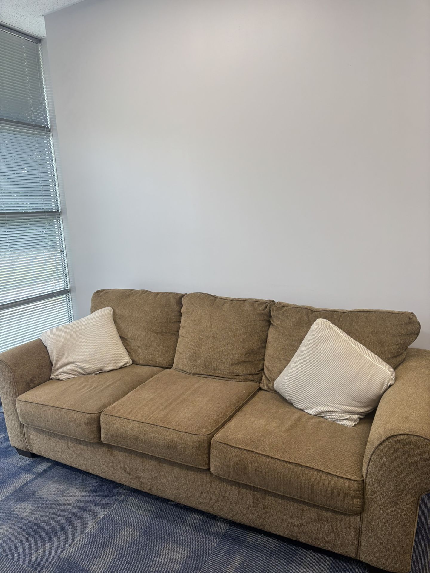 (Free 2 Pillows) Contemporary Casual Couch Bed